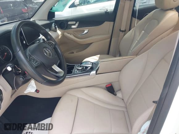 ✅ 2016 Mercedes-Benz GLC 300 • VIN: WDC0G4JB3GF064280 • Lot: 42170154. Wystawiony na IAAI z przebiegiem 101 401 mil. Bezpłatny archiwum sprzedaży aukcyjnych z USA i szczegółowy raport historii pojazdu na DreamBid. Zdjęcie 5.