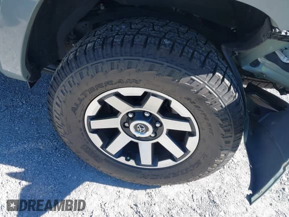 ✅ 2023 Toyota 4Runner TRD Off Road Premium • VIN: JTERU5JR0P6104738 • Lot: 43446559. Wystawiony na IAAI z przebiegiem 29 950 mil. Bezpłatny archiwum sprzedaży aukcyjnych z USA i szczegółowy raport historii pojazdu na DreamBid. Zdjęcie 12.