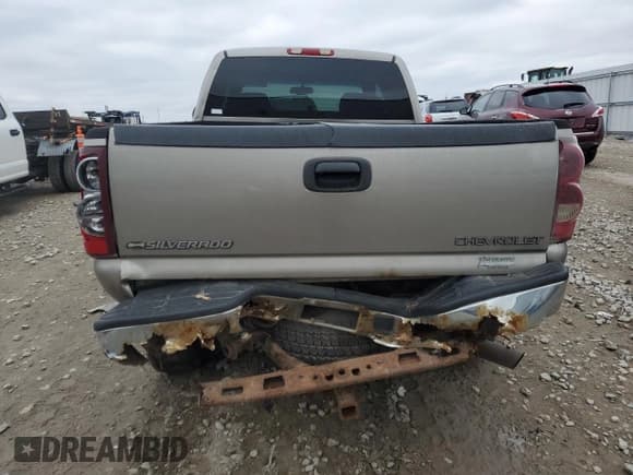 ✅ 2003 Chevrolet Silverado 2500HD LS • VIN: 1GCHK29U43E104044 • Lot: 84215684. Wystawiony na Copart z przebiegiem Nie podano. Bezpłatny archiwum sprzedaży aukcyjnych z USA i szczegółowy raport historii pojazdu na DreamBid. Zdjęcie 6.