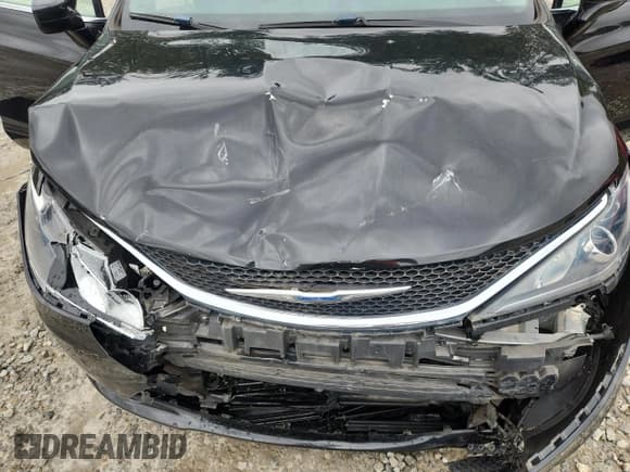 ✅ 2018 Chrysler Pacifica Touring Plus • VIN: 2C4RC1FG5JR261687 • Lot: 90788005. Wystawiony na Copart z przebiegiem 110 091 mil. Bezpłatny archiwum sprzedaży aukcyjnych z USA i szczegółowy raport historii pojazdu na DreamBid. Zdjęcie 12.