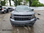 ✅ 2019 Chevrolet Silverado 1500 Custom • VIN: 1GCRYBEH9KZ335136 • Lot: 59752675. Wystawiony na Copart z przebiegiem 82 104 mil. Bezpłatny archiwum sprzedaży aukcyjnych z USA i szczegółowy raport historii pojazdu na DreamBid. Zdjęcie 5.