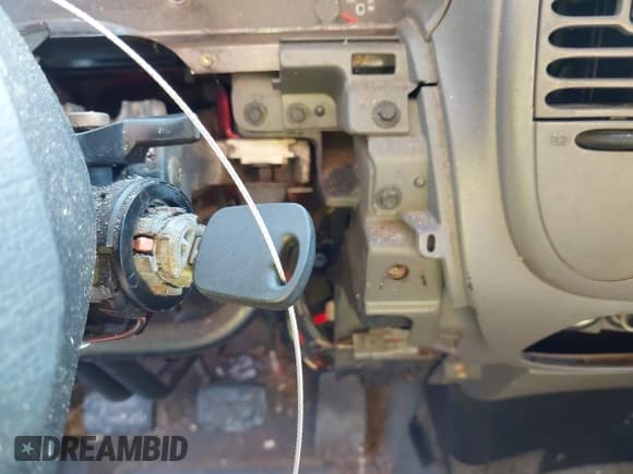 ✅ 2000 Ford F-150 XL • VIN: 1FTZX1722YNB37228 • Lot: 42241027. Listed on IAAI with Not provided. Free auction sales archive from the USA and detailed vehicle history report at DreamBid. Image 11.