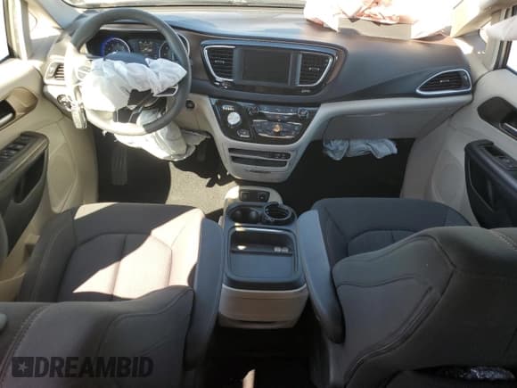 ✅ 2018 Chrysler Pacifica Touring Plus • VIN: 2C4RC1FGXJR365558 • Lot: 82604405. Listed on Copart with 94,578 mi. Free auction sales archive from the USA and detailed vehicle history report at DreamBid. Image 8.