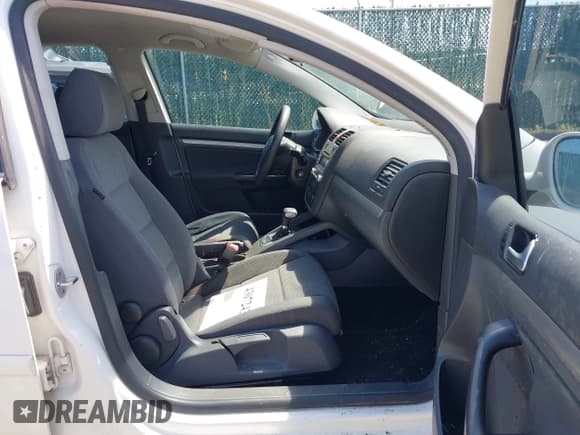 ✅ 2008 Volkswagen Rabbit S • VIN: WVWDB71KX8W336090 • Lot: 43072431. Listed on IAAI with 159,021 mi. Free auction sales archive from the USA and detailed vehicle history report at DreamBid. Image 5.