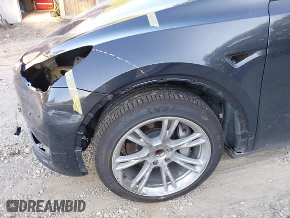 ✅ 2024 Tesla Model Y • VIN: 7SAYGDED1RF072568 • Лот: 42927768. Опубликован ранее на IAAI с пробегом 18 732 миль. Бесплатный доступ к архиву аукционных продаж из США и подробный отчёт об истории автомобиля на DreamBid. Изображение 6.