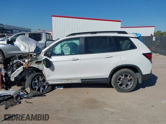 ✅ 2023 Honda Passport TrailSport • VIN: 5FNYF8H63PB017685 • Lot: 43421966. Listed on IAAI with 23,443 mi. Free auction sales archive from the USA and detailed vehicle history report at DreamBid. Image 14.