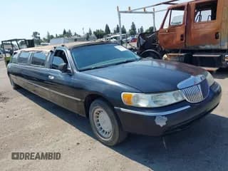 ✅ 2001 Lincoln Town Car Executive • VIN: 1L1FM81W01Y669207 • Lot: 42694004. Wystawiony na IAAI z przebiegiem 71 128 mil. Bezpłatny archiwum sprzedaży aukcyjnych z USA i szczegółowy raport historii pojazdu na DreamBid. Zdjęcie 1.