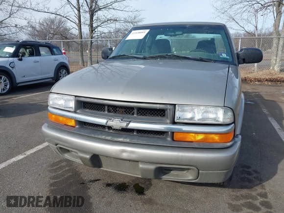 ✅ 2001 Chevrolet S-10 LS • VIN: 1GCCS19571K141956 • Lot: 41520093. Wystawiony na IAAI z przebiegiem 110 098 mil. Bezpłatny archiwum sprzedaży aukcyjnych z USA i szczegółowy raport historii pojazdu na DreamBid. Zdjęcie 6.