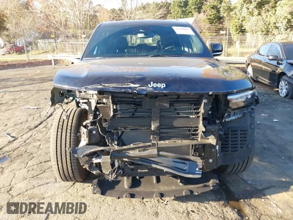 ✅ 2024 Jeep Grand Cherokee Limited • VIN: 1C4RJHBG0RC261413 • Lot: 43690825. Wystawiony na IAAI z przebiegiem 15 483 mil. Bezpłatny archiwum sprzedaży aukcyjnych z USA i szczegółowy raport historii pojazdu na DreamBid. Zdjęcie 13.