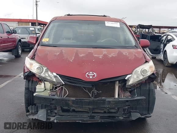 ✅ 2012 Toyota Sienna LE • VIN: 5TDKK3DC5CS207638 • Lot: 43740141. Listed on IAAI with 182,721 mi. Free auction sales archive from the USA and detailed vehicle history report at DreamBid. Image 6.