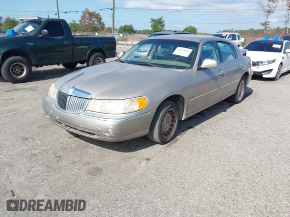 ✅ 2000 Lincoln Town Car Executive • VIN: 1LNHM81W6YY828815 • Lot: 43559676. Listed on IAAI with 163,458 mi. Free auction sales archive from the USA and detailed vehicle history report at DreamBid. Image 2.