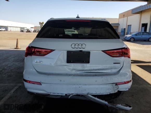 ✅ 2022 Audi Q3 Premium • VIN: WA1AUCF3XN1031523 • Lot: 81161575. Wystawiony na Copart z przebiegiem 75 944 mil. Bezpłatny archiwum sprzedaży aukcyjnych z USA i szczegółowy raport historii pojazdu na DreamBid. Zdjęcie 6.