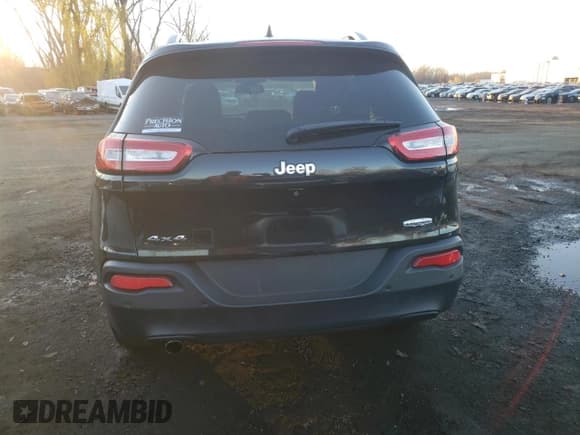 ✅ 2016 Jeep Cherokee Latitude • VIN: 1C4PJMCB2GW298803 • Lot: 92849525. Wystawiony na Copart z przebiegiem 225 195 mil. Bezpłatny archiwum sprzedaży aukcyjnych z USA i szczegółowy raport historii pojazdu na DreamBid. Zdjęcie 6.