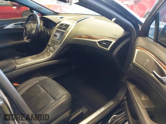 ✅ 2018 Lincoln MKZ Select • VIN: 3LN6L5C9XJR628606 • Lot: 41688892. Wystawiony na IAAI z przebiegiem 76 612 mil. Bezpłatny archiwum sprzedaży aukcyjnych z USA i szczegółowy raport historii pojazdu na DreamBid. Zdjęcie 5.