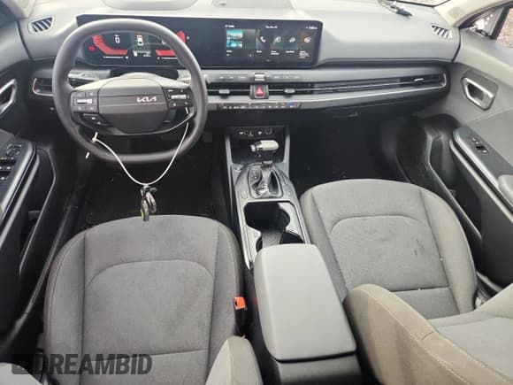 ✅ 2025 Kia K4 LXS • VIN: 3KPFT4DEXSE029630 • Lot: 92619485. Wystawiony na Copart z przebiegiem 26 855 mil. Bezpłatny archiwum sprzedaży aukcyjnych z USA i szczegółowy raport historii pojazdu na DreamBid. Zdjęcie 8.