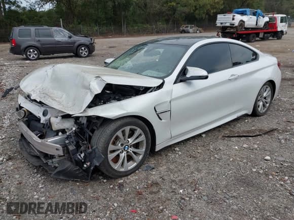 ✅ 2016 BMW M4 • VIN: WBS3R9C59GK338986 • Lot: 43323262. Wystawiony na IAAI z przebiegiem 89 860 mil. Bezpłatny archiwum sprzedaży aukcyjnych z USA i szczegółowy raport historii pojazdu na DreamBid. Zdjęcie 18.