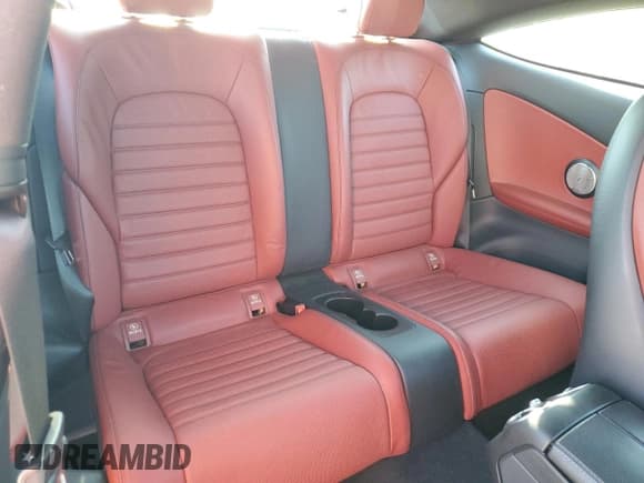 ✅ 2018 Mercedes-Benz C 300 • VIN: WDDWJ4KB5JF720718 • Lot: 71013555. Wystawiony na Copart z przebiegiem 66 747 mil. Bezpłatny archiwum sprzedaży aukcyjnych z USA i szczegółowy raport historii pojazdu na DreamBid. Zdjęcie 10.