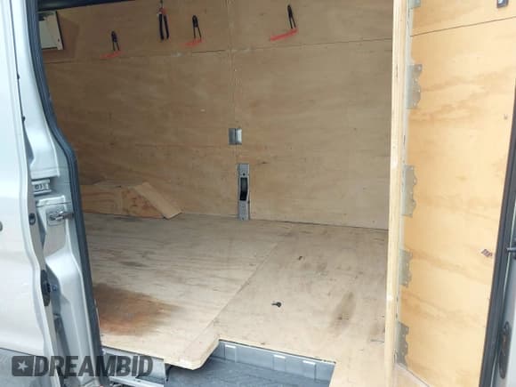 ✅ 2017 Ford Transit • VIN: 1FTYR2CM4HKB56450 • Лот: 43041651. Опубликован ранее на IAAI с пробегом 160 111 миль. Бесплатный доступ к архиву аукционных продаж из США и подробный отчёт об истории автомобиля на DreamBid. Изображение 8.