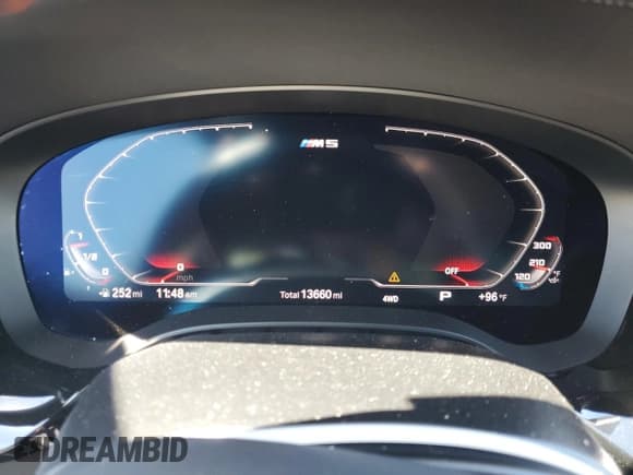 ✅ 2022 BMW M5 • VIN: WBS83CH07NCK73855 • Lot: 66341583. Wystawiony na Copart z przebiegiem 13 660 mil. Bezpłatny archiwum sprzedaży aukcyjnych z USA i szczegółowy raport historii pojazdu na DreamBid. Zdjęcie 9.