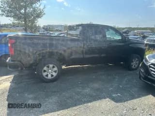 ✅ 2019 Chevrolet Silverado 1500 Custom • VIN: 1GCRYBEF2KZ317771 • Lot: 69050054. Wystawiony na Copart z przebiegiem 103 878 mil. Bezpłatny archiwum sprzedaży aukcyjnych z USA i szczegółowy raport historii pojazdu na DreamBid. Zdjęcie 3.