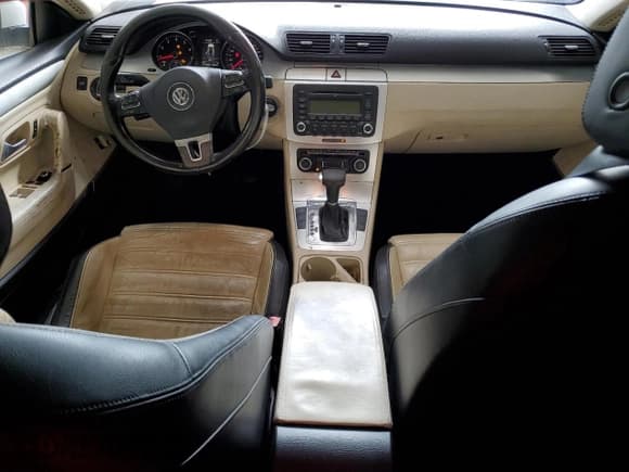 ✅ 2009 Volkswagen CC 4Motion • VIN: WVWGU73C29E550270 • Lot: 56929955. Wystawiony na Copart z przebiegiem 117 805 mil. Bezpłatny archiwum sprzedaży aukcyjnych z USA i szczegółowy raport historii pojazdu na DreamBid. Zdjęcie 8.