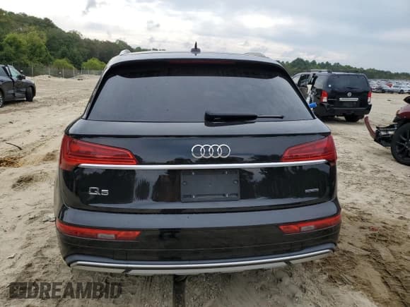 ✅ 2021 Audi Q5 Premium • VIN: WA1AAAFY0M2133592 • Lot: 80779215. Wystawiony na Copart z przebiegiem Nie podano. Bezpłatny archiwum sprzedaży aukcyjnych z USA i szczegółowy raport historii pojazdu na DreamBid. Zdjęcie 6.