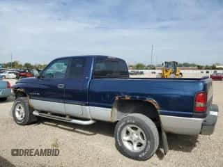 2001 Dodge 1500 z VIN 3B7HF13Z61G186089, wystawiony jako Copart lot #84616565 z przebiegiem 270 922 mil mil oraz Szkoda całkowita • Salvage title. Historia ofert i sprzedaży dostępna na DreamBid. Obrazek 2.