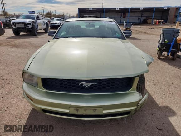 ✅ 2005 Ford Mustang Deluxe • VIN: 1ZVFT80N655220164 • Лот: 92504475. Опубликован ранее на Copart с пробегом 128 294 миль. Бесплатный доступ к архиву аукционных продаж из США и подробный отчёт об истории автомобиля на DreamBid. Изображение 5.