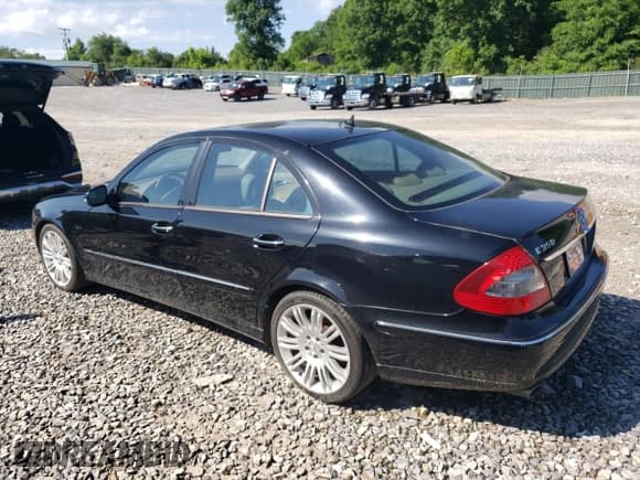 ✅ 2007 Mercedes-Benz E 350 • VIN: WDBUF56XX7B153337 • Lot: 57443175. Listed on Copart with 142,547 mi. Free auction sales archive from the USA and detailed vehicle history report at DreamBid. Image 2.