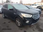 ✅ 2017 Ford Escape SE • VIN: 1FMCU9GD3HUE56055 • Lot: 43849635. Wystawiony na IAAI z przebiegiem 96 655 mil. Bezpłatny archiwum sprzedaży aukcyjnych z USA i szczegółowy raport historii pojazdu na DreamBid. Zdjęcie 1.
