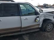 ✅ 2013 Ford Expedition Max XLT • VIN: 1FMJK1J5XDEF29202 • Lot: 43726370. Wystawiony na IAAI z przebiegiem 243 790 mil. Bezpłatny archiwum sprzedaży aukcyjnych z USA i szczegółowy raport historii pojazdu na DreamBid. Zdjęcie 6.