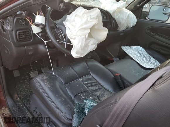 ✅ 2001 Dodge 2500 • VIN: 1B7KF23621J525169 • Lot: 92647525. Wystawiony na Copart z przebiegiem 150 477 mil. Bezpłatny archiwum sprzedaży aukcyjnych z USA i szczegółowy raport historii pojazdu na DreamBid. Zdjęcie 8.