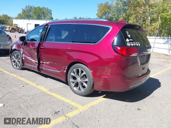 ✅ 2018 Chrysler Pacifica Limited • VIN: 2C4RC1GG4JR106594 • Lot: 43415374. Wystawiony na IAAI z przebiegiem 134 132 mil. Bezpłatny archiwum sprzedaży aukcyjnych z USA i szczegółowy raport historii pojazdu na DreamBid. Zdjęcie 3.