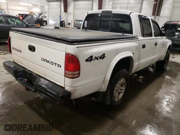 ✅ 2004 Dodge Dakota Sport • VIN: 1D7HG38NX4S635016 • Lot: 85332484. Wystawiony na Copart z przebiegiem 281 187 mil. Bezpłatny archiwum sprzedaży aukcyjnych z USA i szczegółowy raport historii pojazdu na DreamBid. Zdjęcie 3.