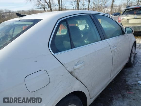 ✅ 2010 Volkswagen Jetta SE • VIN: 3VWRX7AJ4AM030312 • Lot: 41304990. Listed on IAAI with 204,910 mi. Free auction sales archive from the USA and detailed vehicle history report at DreamBid. Image 13.