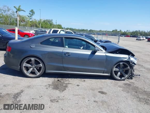 ✅ 2013 Audi RS 5 • VIN: WUAC6AFR2DA900747 • Lot: 41822517. Wystawiony na IAAI z przebiegiem 76 468 mil. Bezpłatny archiwum sprzedaży aukcyjnych z USA i szczegółowy raport historii pojazdu na DreamBid. Zdjęcie 14.