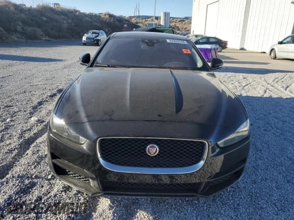 ✅ 2018 Jaguar XE 25t • VIN: SAJAR4FX7JCP38417 • Lot: 82923744. Wystawiony na Copart z przebiegiem Nie podano. Bezpłatny archiwum sprzedaży aukcyjnych z USA i szczegółowy raport historii pojazdu na DreamBid. Zdjęcie 5.