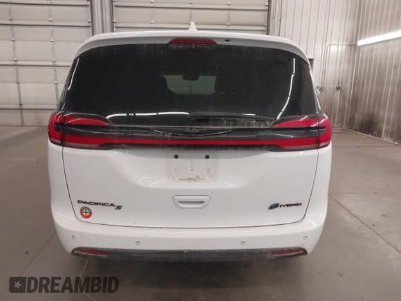 ✅ 2022 Chrysler Pacifica Hybrid Limited • VIN: 2C4RC1S77NR130000 • Lot: 43202744. Listed on IAAI with 143,911 mi. Free auction sales archive from the USA and detailed vehicle history report at DreamBid. Image 17.