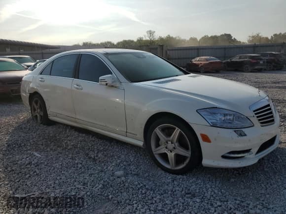 ✅ 2010 Mercedes-Benz S 550 • VIN: WDDNG7BB6AA304864 • Lot: 71202225. Wystawiony na Copart z przebiegiem 156 855 mil. Bezpłatny archiwum sprzedaży aukcyjnych z USA i szczegółowy raport historii pojazdu na DreamBid. Zdjęcie 4.