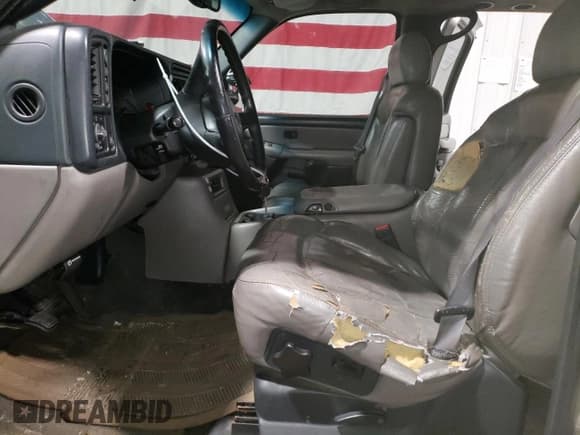 ✅ 2002 Chevrolet Suburban Z71 • VIN: 3GNFK16ZX2G272867 • Lot: 55130875. Listed on Copart with 199,084 mi. Free auction sales archive from the USA and detailed vehicle history report at DreamBid. Image 7.