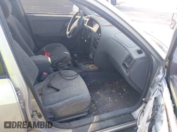 ✅ 2002 Hyundai Elantra GLS • VIN: KMHDN45D32U442770 • Lot: 42665319. Wystawiony na IAAI z przebiegiem Nie podano. Bezpłatny archiwum sprzedaży aukcyjnych z USA i szczegółowy raport historii pojazdu na DreamBid. Zdjęcie 5.