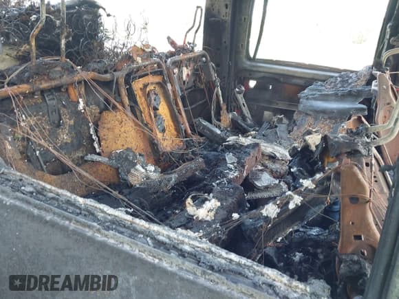 ✅ 2015 Ram 1500 Sport • VIN: 1C6RR6MT5FS512328 • Lot: 42447742. Wystawiony na IAAI z przebiegiem Nie podano. Bezpłatny archiwum sprzedaży aukcyjnych z USA i szczegółowy raport historii pojazdu na DreamBid. Zdjęcie 8.