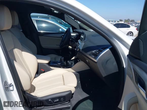 ✅ 2025 BMW X4 xDrive30i • VIN: 5UX33DT04S9Z75394 • Lot: 42513753. Listed on IAAI with 9,320 mi. Free auction sales archive from the USA and detailed vehicle history report at DreamBid. Image 5.