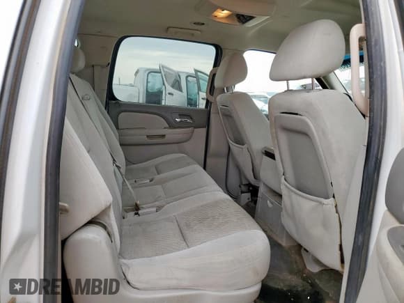 ✅ 2009 Chevrolet Suburban LS • VIN: 1GNFC160X9R175399 • Lot: 84414205. Wystawiony na Copart z przebiegiem 150 715 mil. Bezpłatny archiwum sprzedaży aukcyjnych z USA i szczegółowy raport historii pojazdu na DreamBid. Zdjęcie 11.