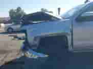 2019 Chevrolet Silverado 1500 LT z VIN 2GCRCPEC7K1131797, wystawiony jako IAAI lot #43279071 z przebiegiem 69 950 mil mil oraz . Historia ofert i sprzedaży dostępna na DreamBid. Obrazek 6.