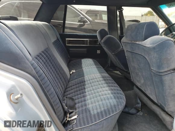 ✅ 1989 Oldsmobile Delta • VIN: 1G3HN54C8KH301125 • Lot: 70709764. Wystawiony na Copart z przebiegiem 87 068 mil. Bezpłatny archiwum sprzedaży aukcyjnych z USA i szczegółowy raport historii pojazdu na DreamBid. Zdjęcie 11.