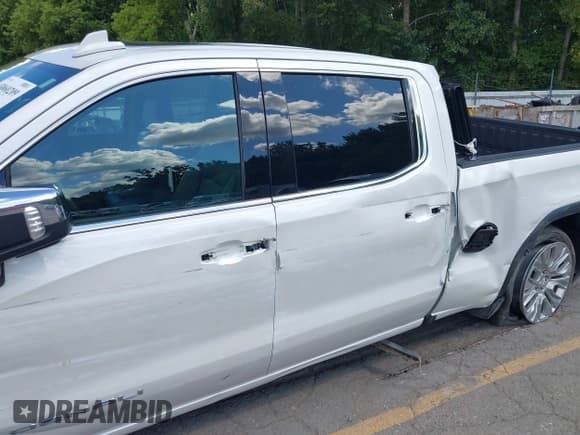✅ 2021 GMC Sierra 1500 Denali • VIN: 3GTU9FEL0MG255150 • Lot: 43060209. Wystawiony na IAAI z przebiegiem 56 711 mil. Bezpłatny archiwum sprzedaży aukcyjnych z USA i szczegółowy raport historii pojazdu na DreamBid. Zdjęcie 19.