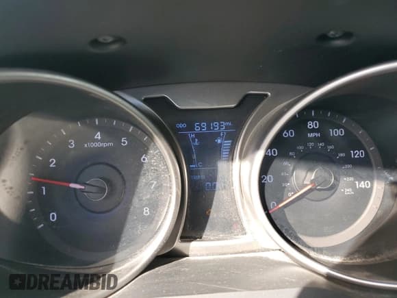 ✅ 2015 Hyundai Veloster • VIN: KMHTC6AD7FU244086 • Lot: 88056285. Wystawiony na Copart z przebiegiem 69 193 mil. Bezpłatny archiwum sprzedaży aukcyjnych z USA i szczegółowy raport historii pojazdu na DreamBid. Zdjęcie 9.