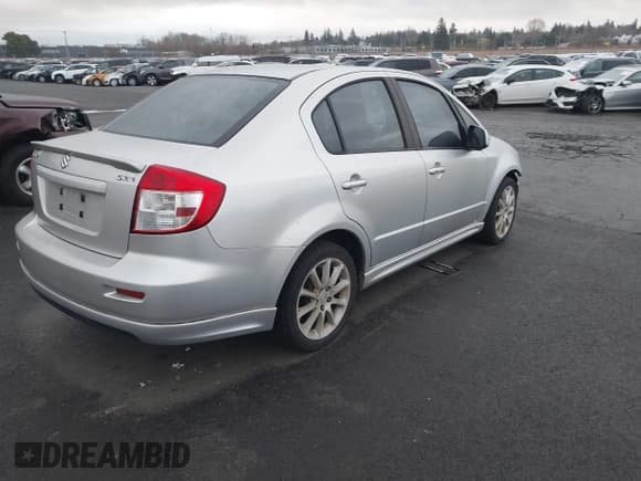 ✅ 2008 Suzuki SX4 Touring 2 • VIN: JS2YC417685100346 • Lot: 41699091. Wystawiony na IAAI z przebiegiem 180 316 mil. Bezpłatny archiwum sprzedaży aukcyjnych z USA i szczegółowy raport historii pojazdu na DreamBid. Zdjęcie 4.