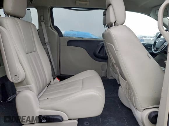 ✅ 2015 Chrysler Town & Country Touring • VIN: 2C4RC1BG6FR561817 • Лот: 94130165. Опубликован ранее на Copart с пробегом 148 270 миль. Бесплатный доступ к архиву аукционных продаж из США и подробный отчёт об истории автомобиля на DreamBid. Изображение 11.